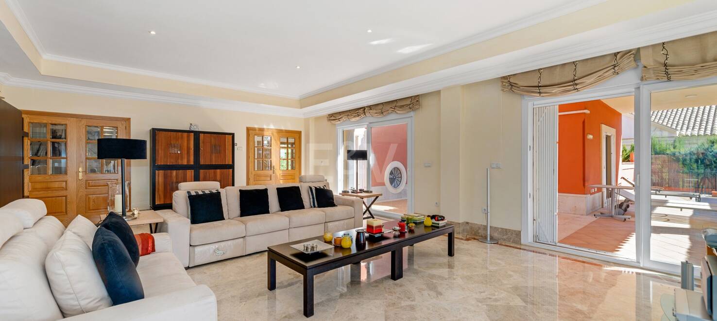 Golffront Villa i Los Monteros