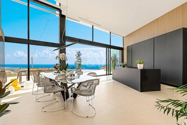 Außergewöhnliche Designervilla in Los Altos de Los Monteros