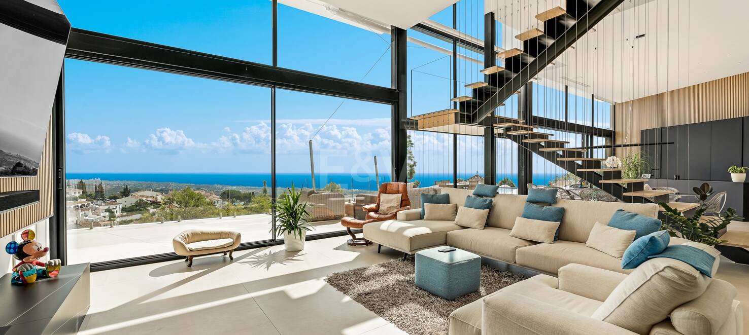 Villa i Altos de Los Monteros med exceptionell design
