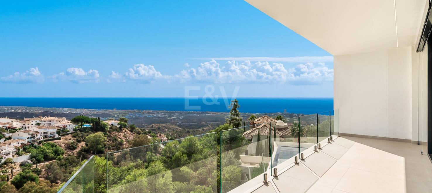 Villa i Altos de Los Monteros med exceptionell design