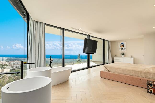 Außergewöhnliche Designervilla in Los Altos de Los Monteros