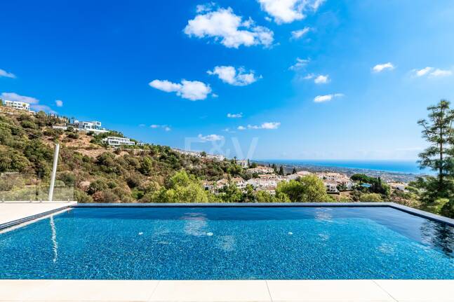 Außergewöhnliche Designervilla in Los Altos de Los Monteros