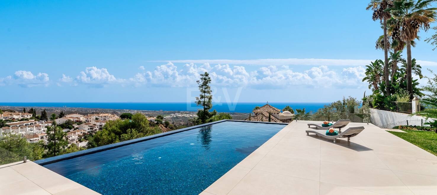 Villa i Altos de Los Monteros med exceptionell design
