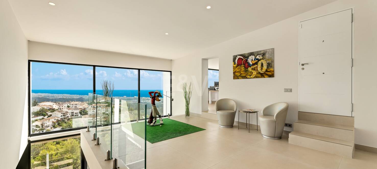 Villa i Altos de Los Monteros med exceptionell design