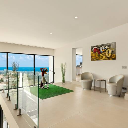 Villa i Altos de Los Monteros med exceptionell design