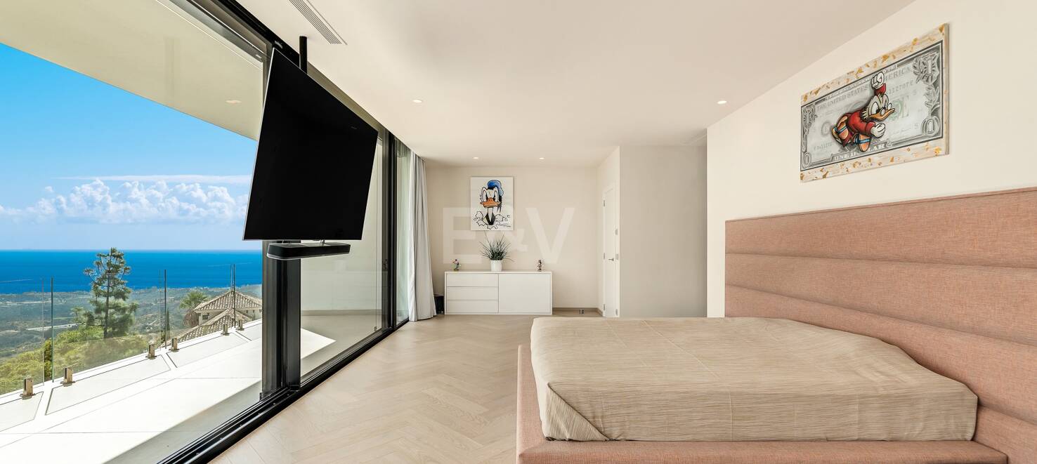 Villa i Altos de Los Monteros med exceptionell design