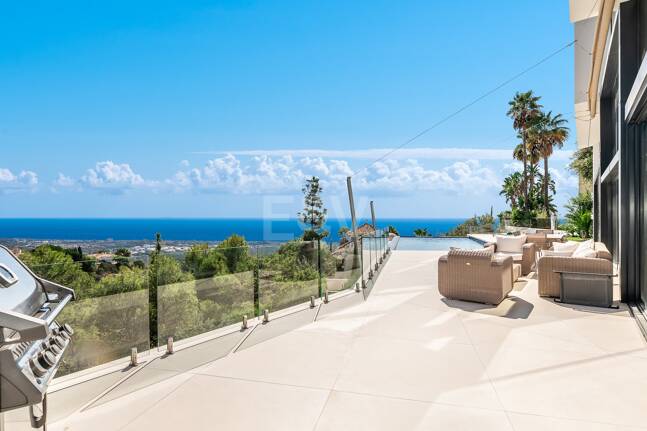 Außergewöhnliche Designervilla in Los Altos de Los Monteros