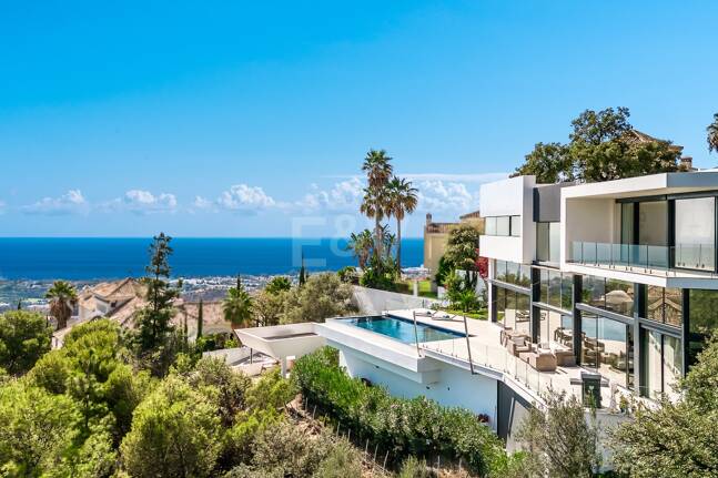 Außergewöhnliche Designervilla in Los Altos de Los Monteros