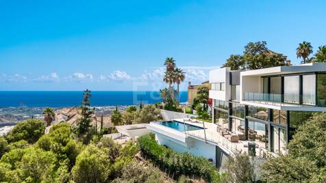 Villa i Altos de Los Monteros med exceptionell design