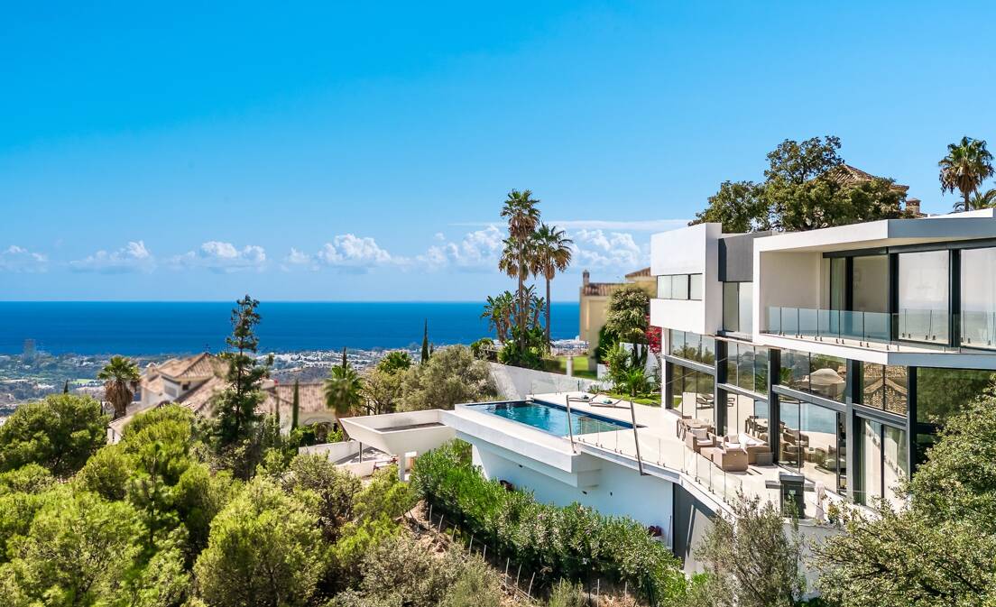 Villa i Altos de Los Monteros med exceptionell design