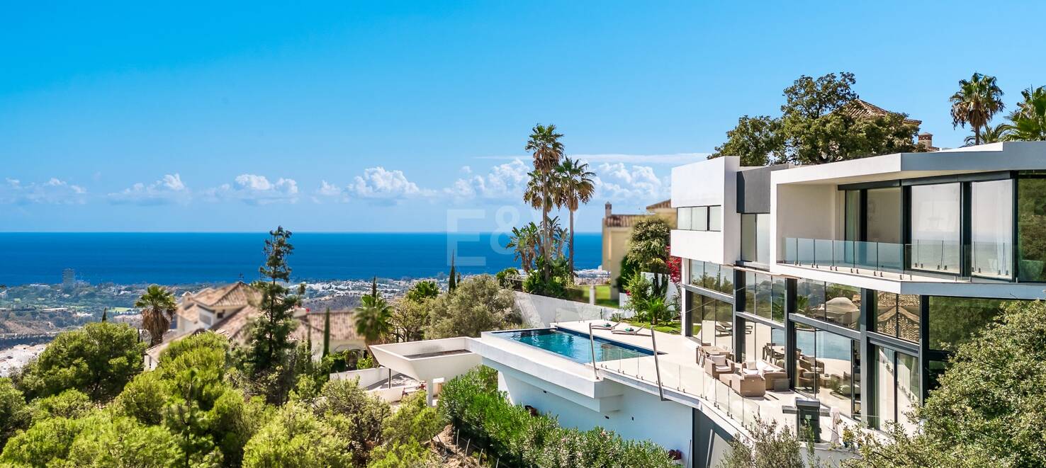Villa i Altos de Los Monteros med exceptionell design