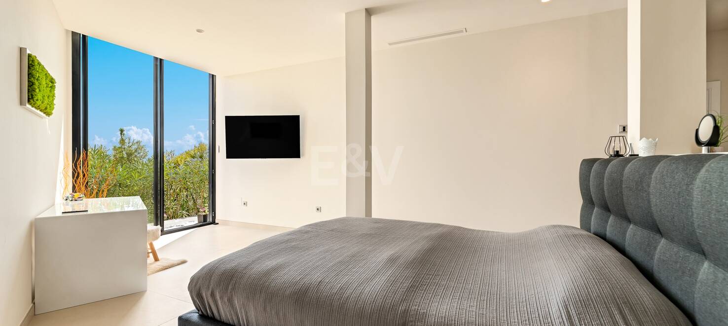 Villa i Altos de Los Monteros med exceptionell design