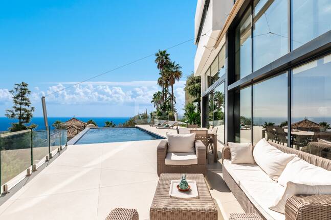 Außergewöhnliche Designervilla in Los Altos de Los Monteros