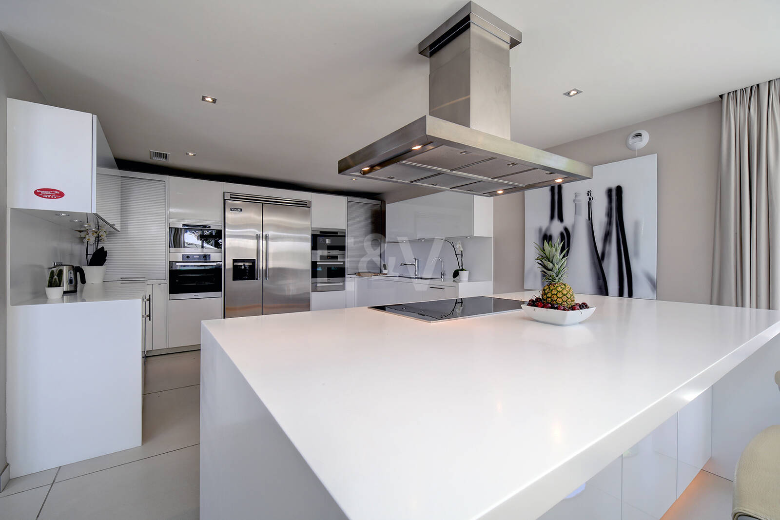 Modern villa i Los Naranjos Golf ligger i en gated community