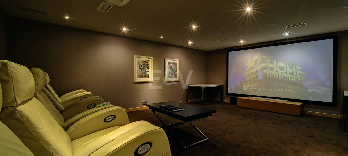 Modern villa i Los Naranjos Golf ligger i en gated community