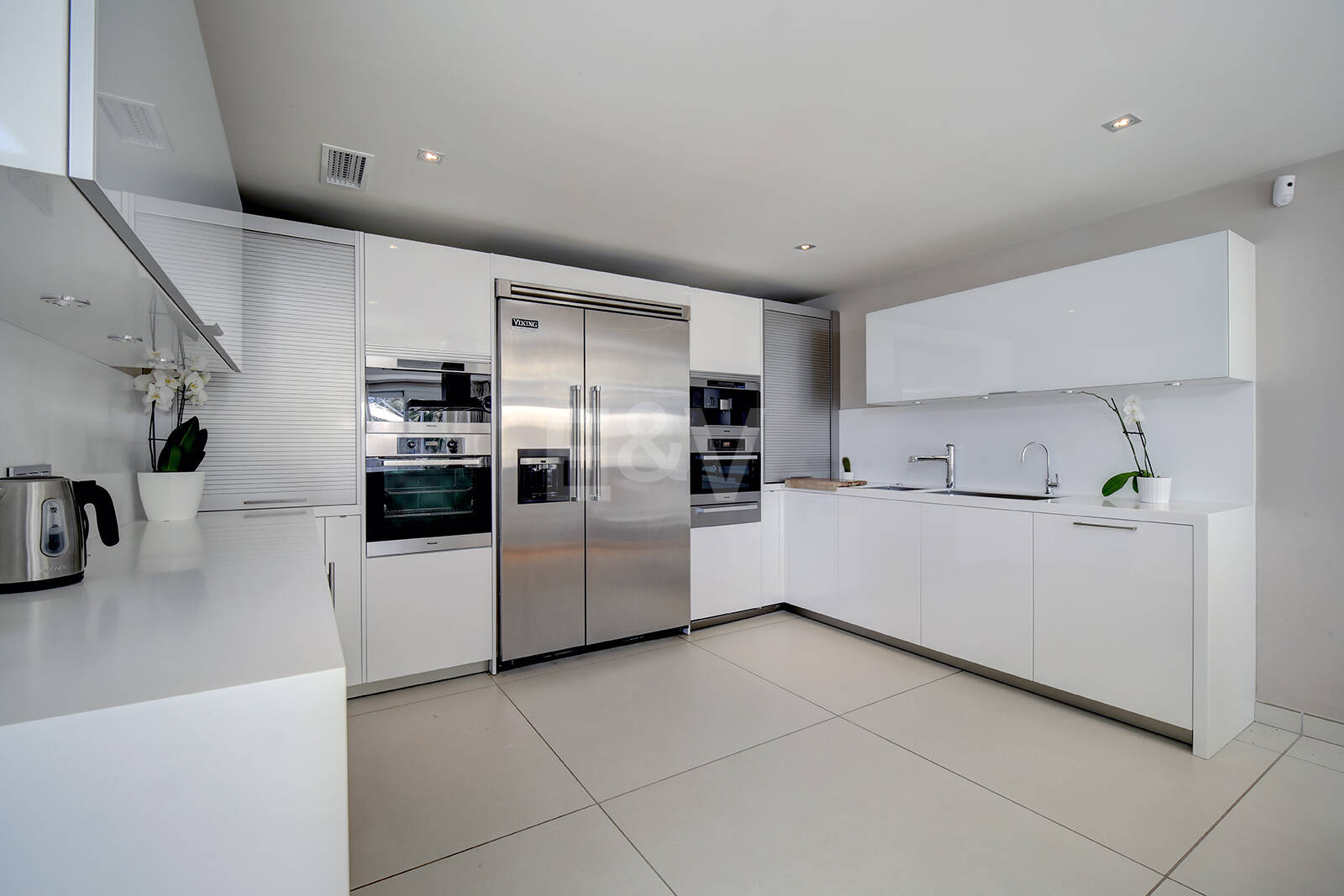 Modern villa i Los Naranjos Golf ligger i en gated community