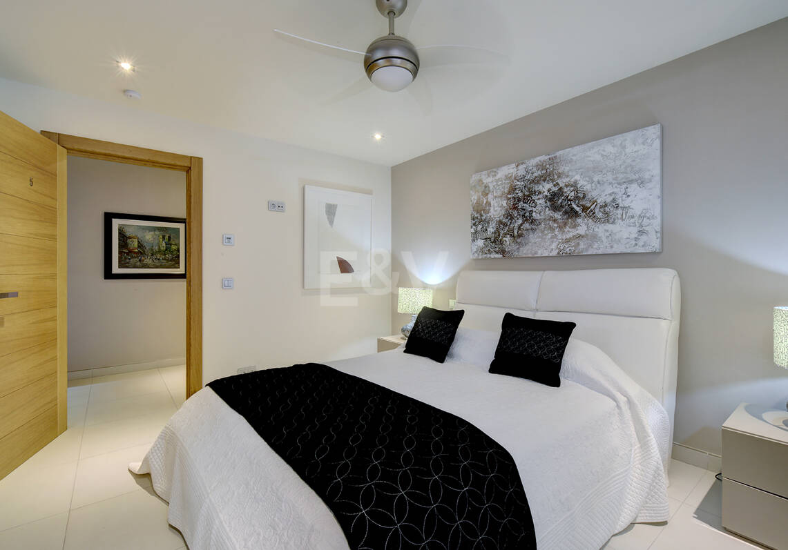 Modern villa in Los Naranjos Golf located in a gated community