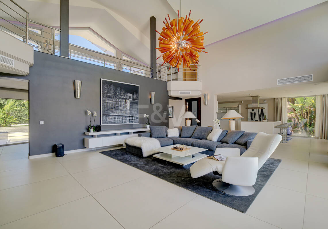 Modern villa in Los Naranjos Golf located in a gated community
