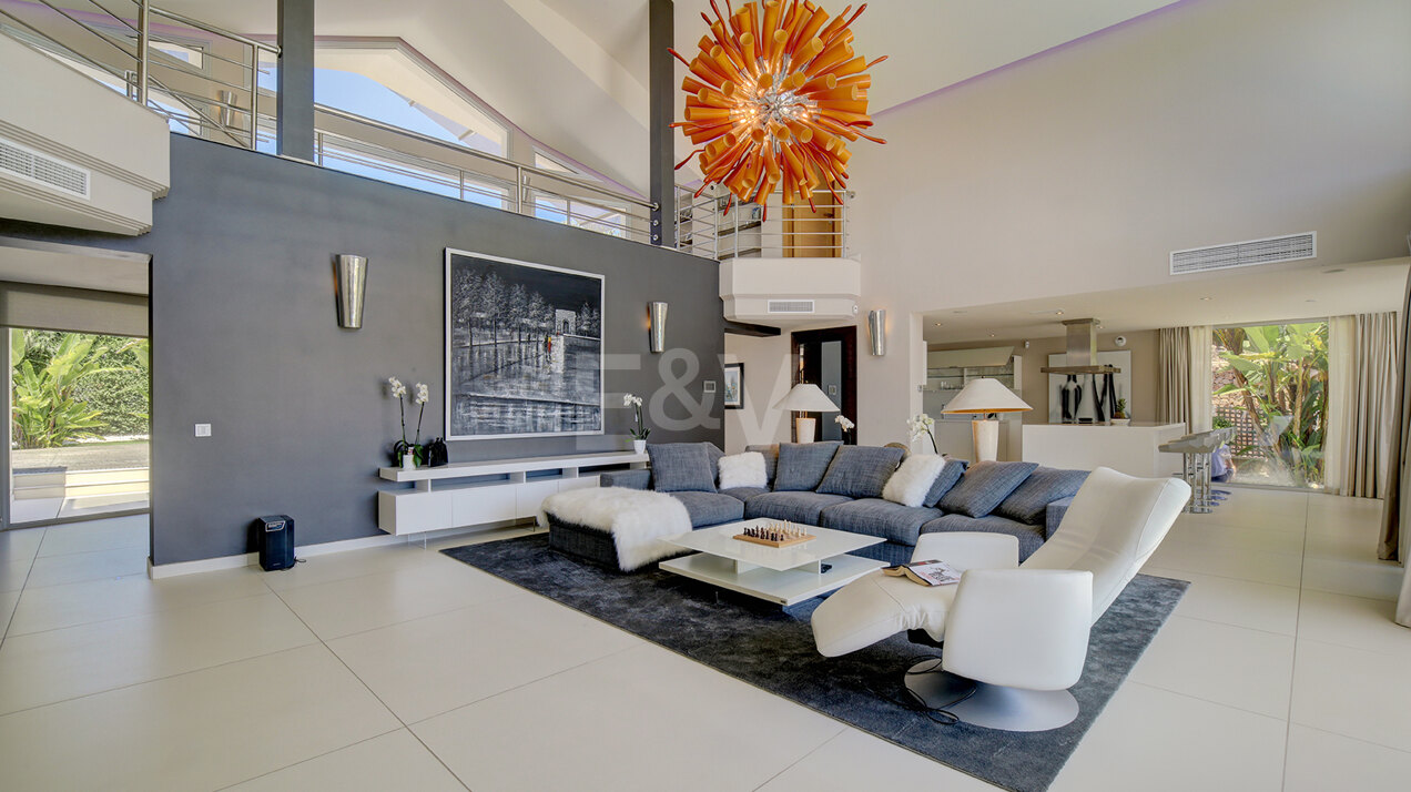 Modern villa in Los Naranjos Golf located in a gated community