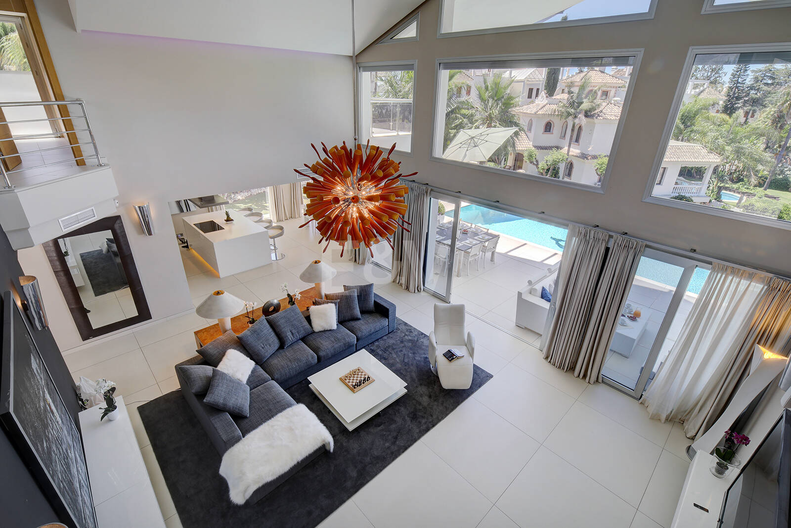 Modern villa i Los Naranjos Golf ligger i en gated community