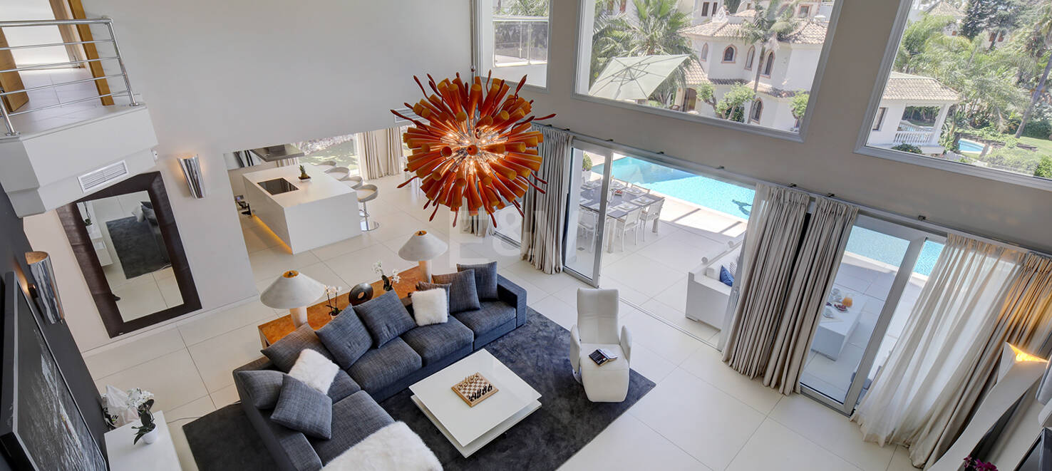 Modern villa i Los Naranjos Golf ligger i en gated community