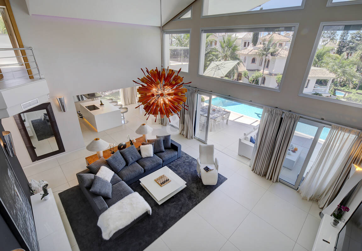 Modern villa i Los Naranjos Golf ligger i en gated community