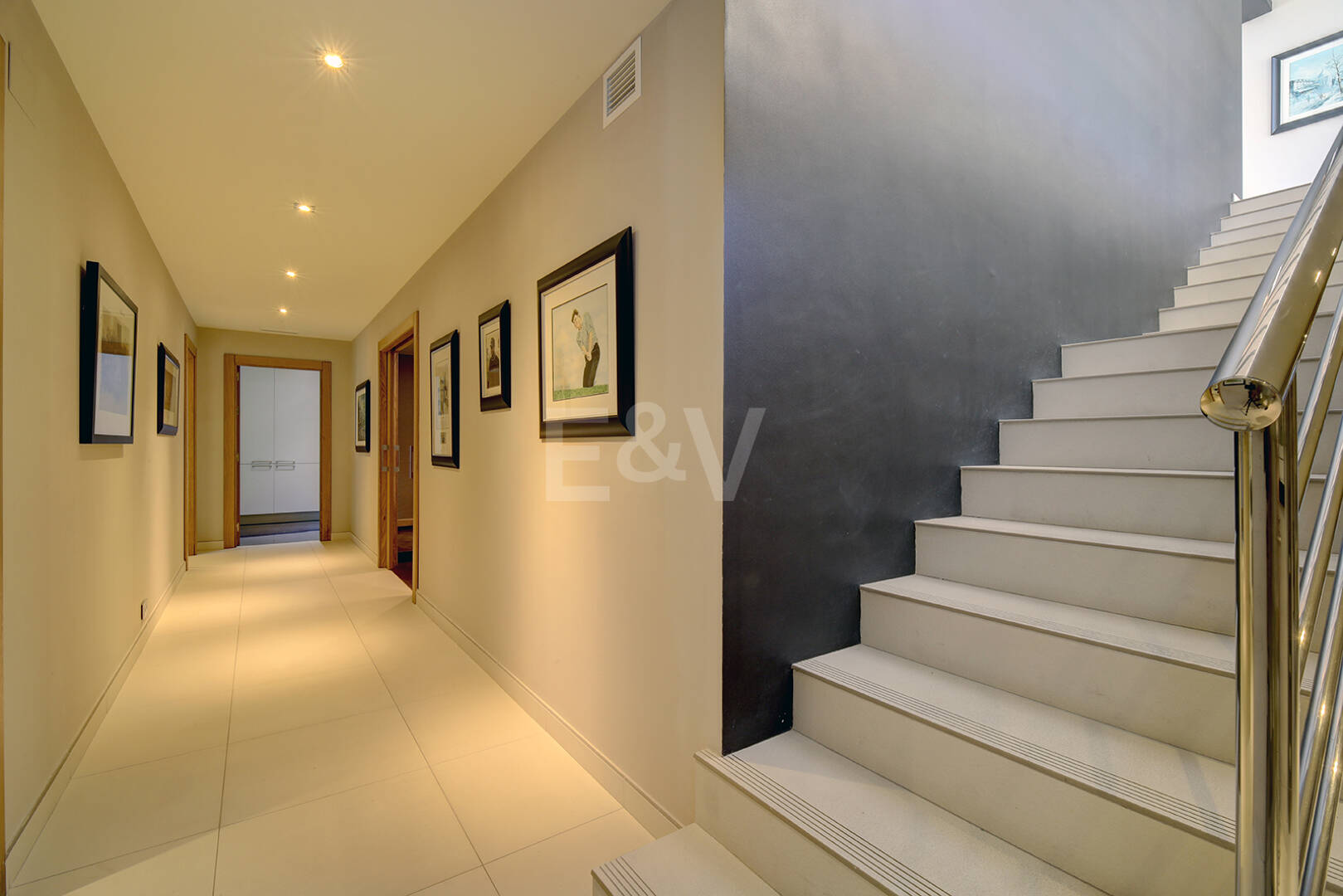 Modern villa in Los Naranjos Golf located in a gated community