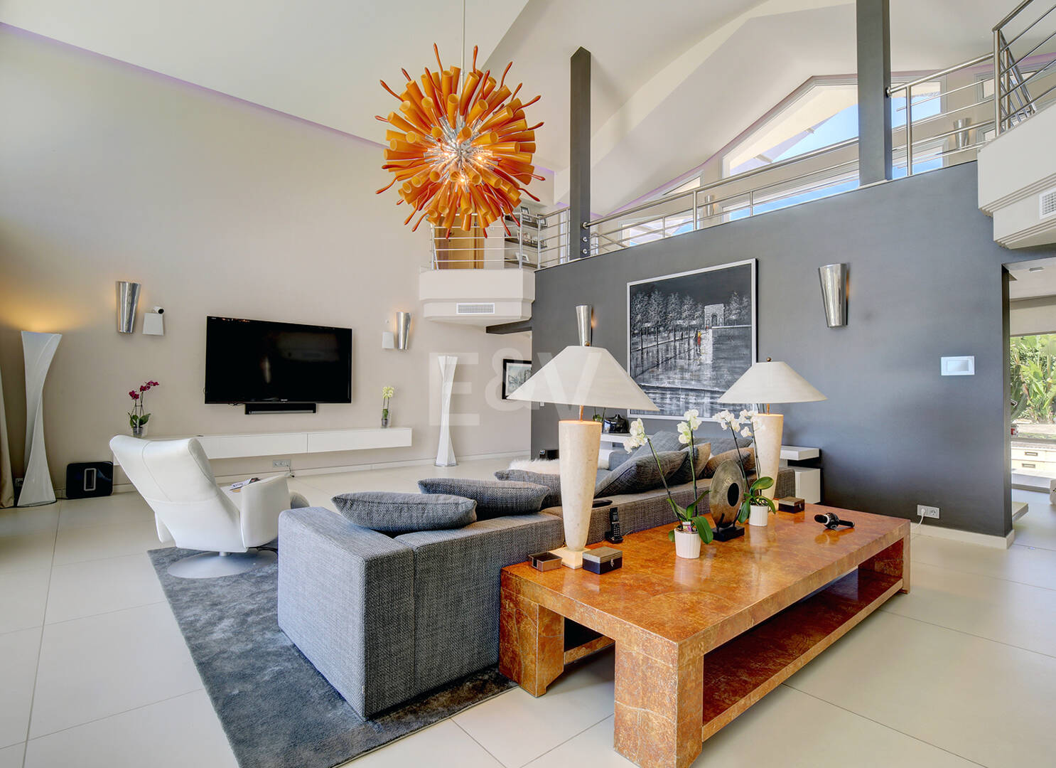 Modern villa i Los Naranjos Golf ligger i en gated community