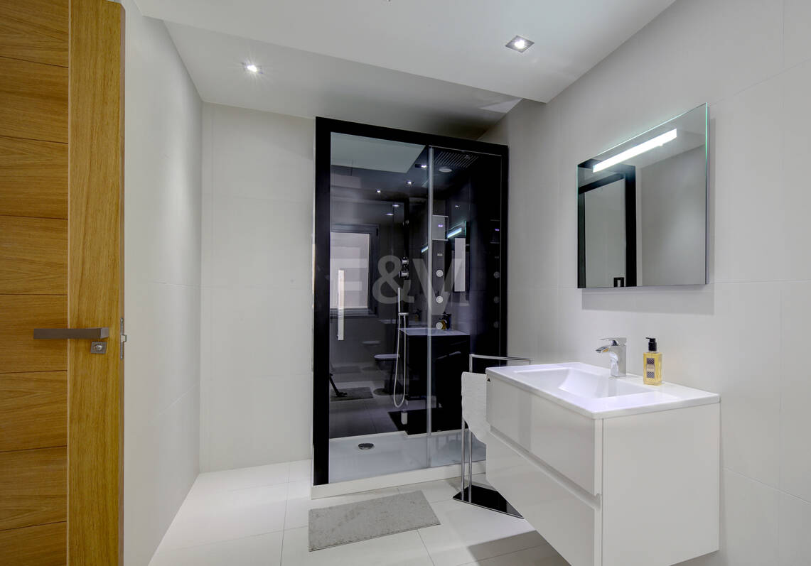 Modern villa in Los Naranjos Golf located in a gated community