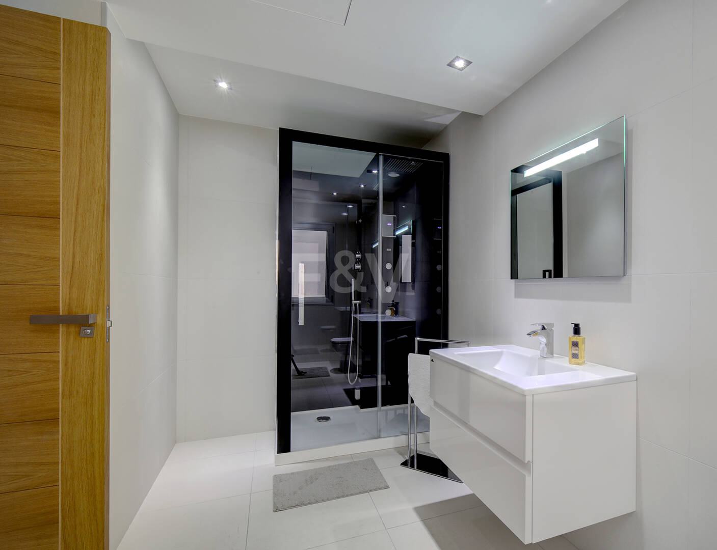 Modern villa in Los Naranjos Golf located in a gated community