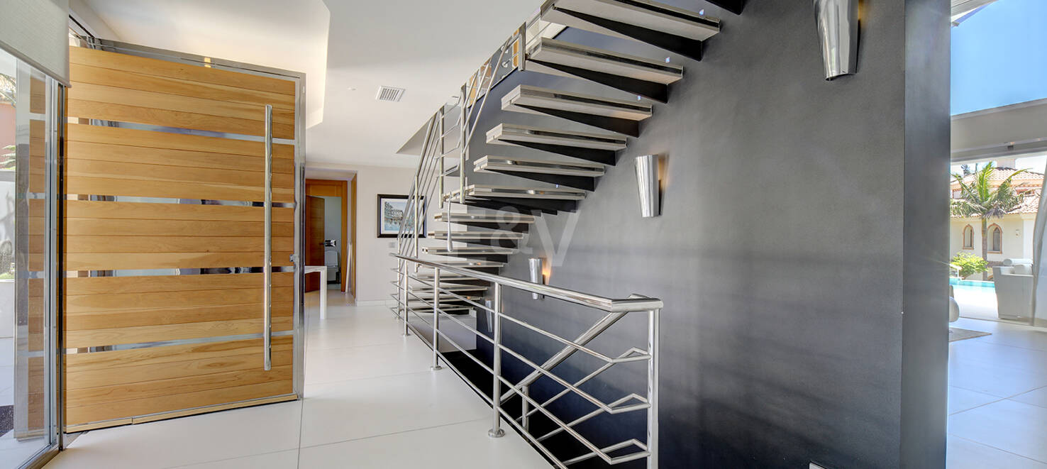 Modern villa i Los Naranjos Golf ligger i en gated community