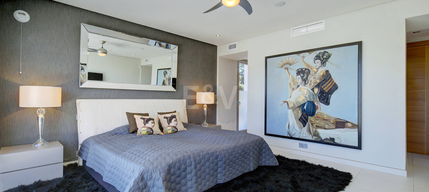 Modern villa i Los Naranjos Golf ligger i en gated community