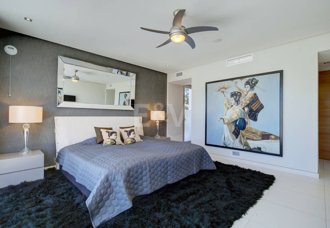 Modern villa i Los Naranjos Golf ligger i en gated community