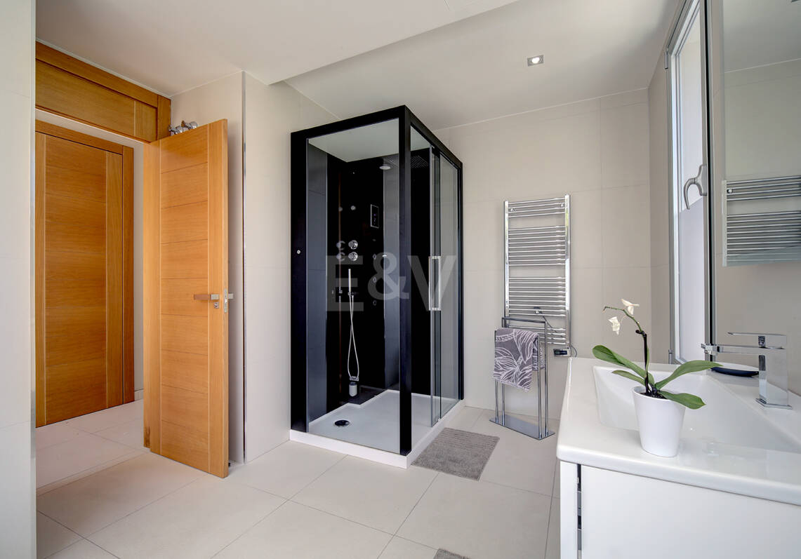 Modern villa in Los Naranjos Golf located in a gated community