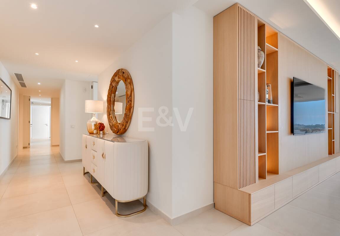 Apartamento con impresionantes vistas al mar en Aloha.