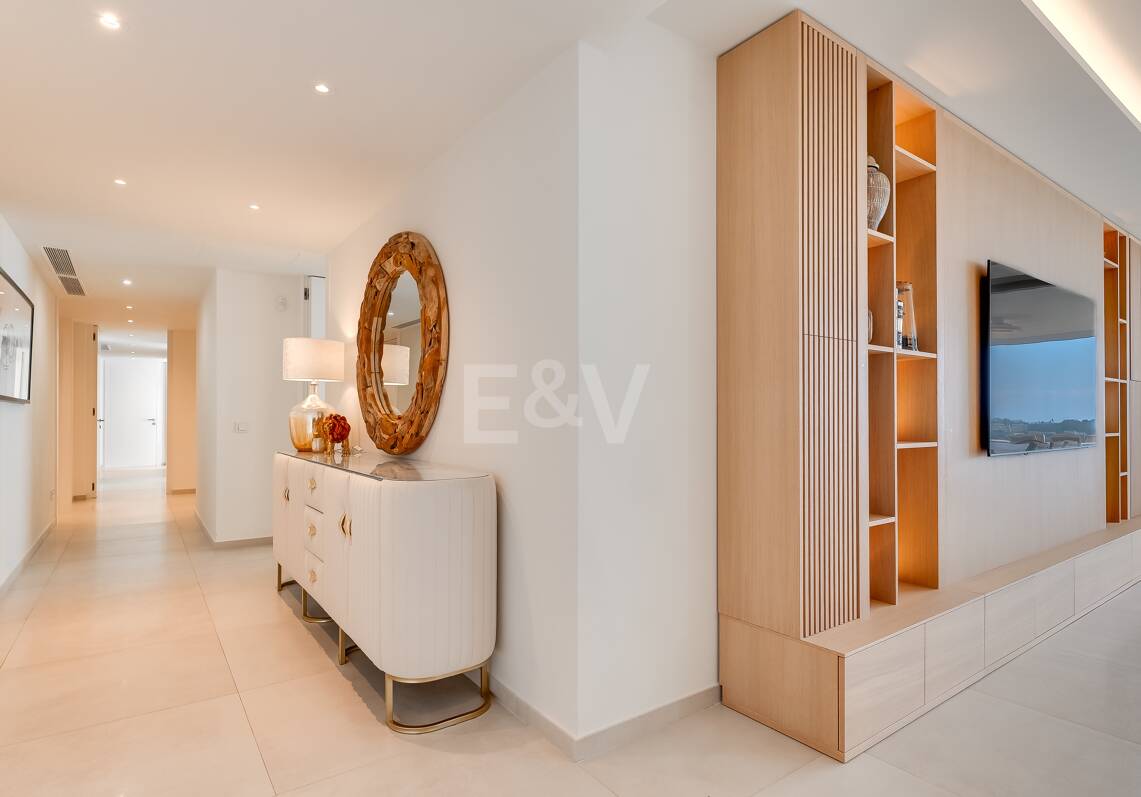 Apartment with sea views in Aloha