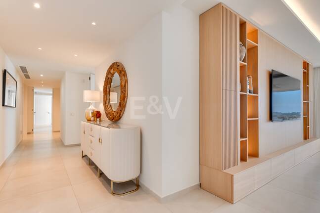 Apartamento con impresionantes vistas al mar en Aloha.