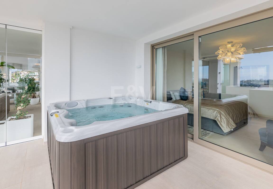 Apartamento con impresionantes vistas al mar en Aloha.