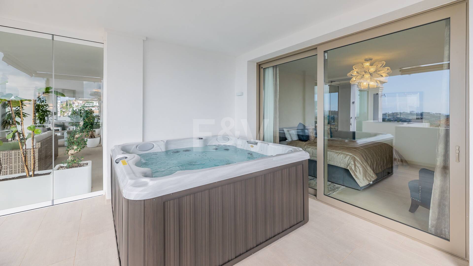 Apartamento con impresionantes vistas al mar en Aloha.