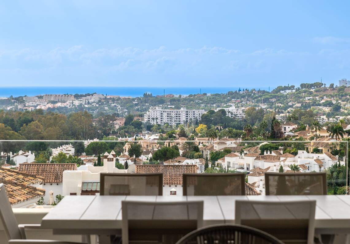 Apartment with sea views in Aloha