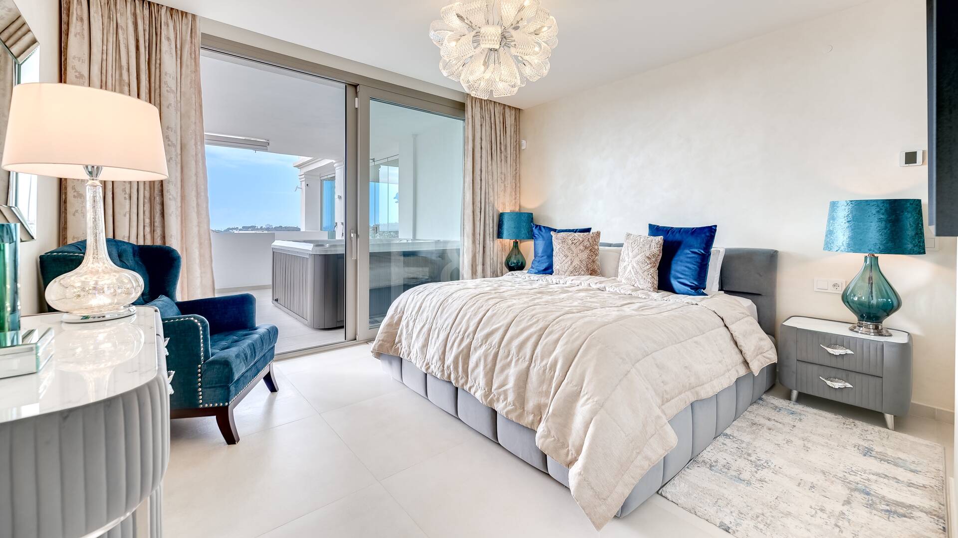 Apartamento con impresionantes vistas al mar en Aloha.