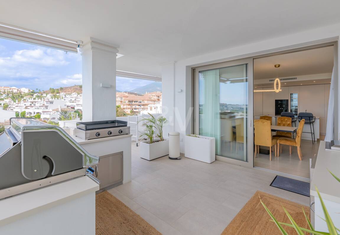 Apartamento con impresionantes vistas al mar en Aloha.