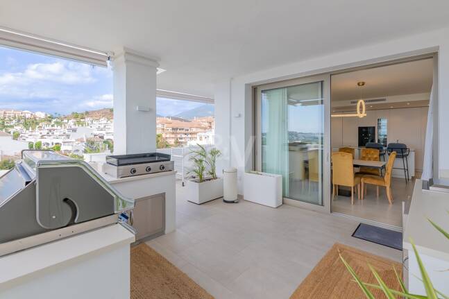 Apartamento con impresionantes vistas al mar en Aloha.