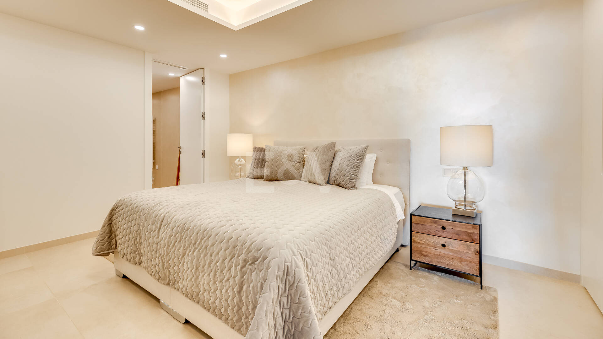 Apartamento con impresionantes vistas al mar en Aloha.