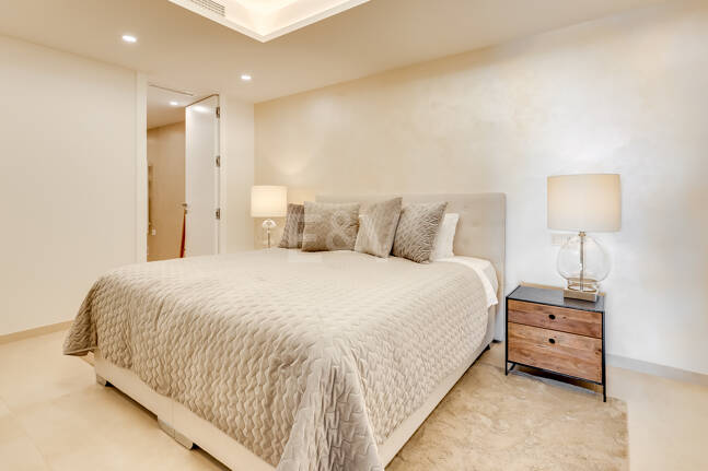 Apartamento con impresionantes vistas al mar en Aloha.