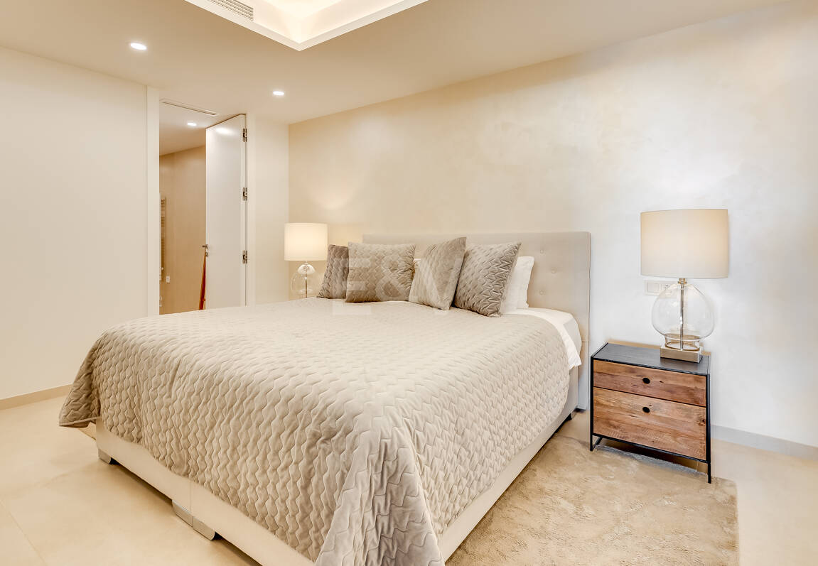 Apartamento con impresionantes vistas al mar en Aloha.