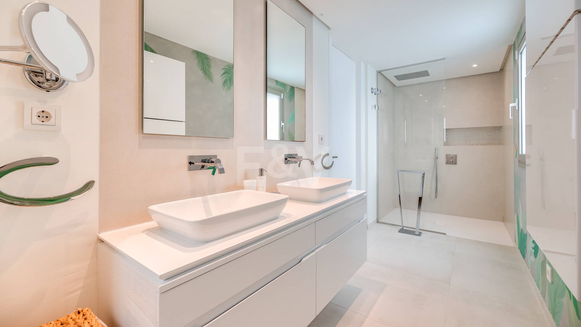 Apartamento con impresionantes vistas al mar en Aloha.