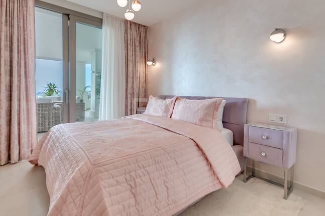 Apartamento con impresionantes vistas al mar en Aloha.