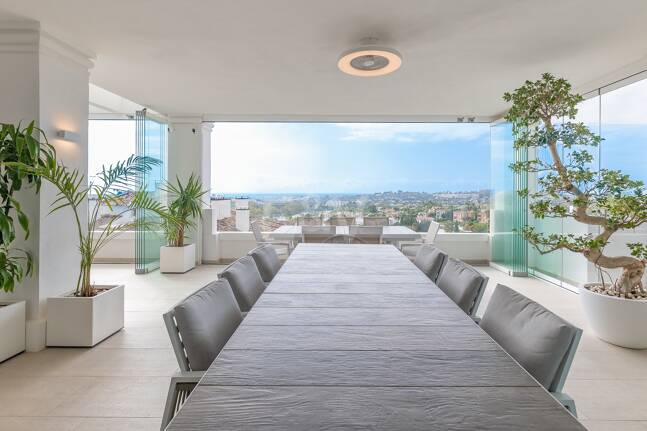 Apartamento con impresionantes vistas al mar en Aloha.