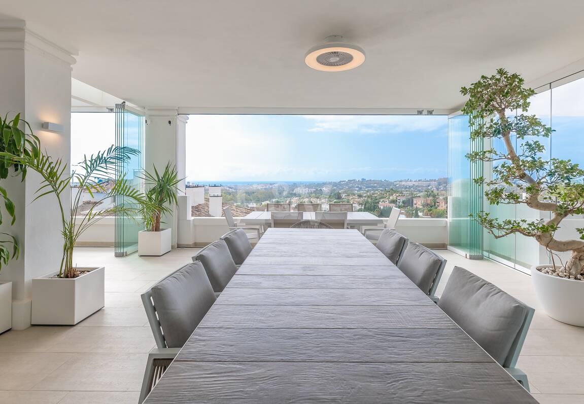 Apartamento con impresionantes vistas al mar en Aloha.